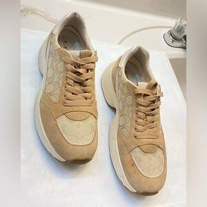 COACH Women Tech Runner Size 10B , great condition, perfect bottom clean